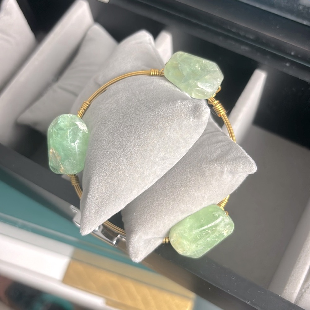 Gold tone wire wrapped stone bracelet